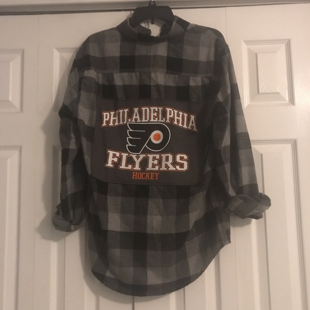 Philadelphia Flyers flannel (men’s medium)